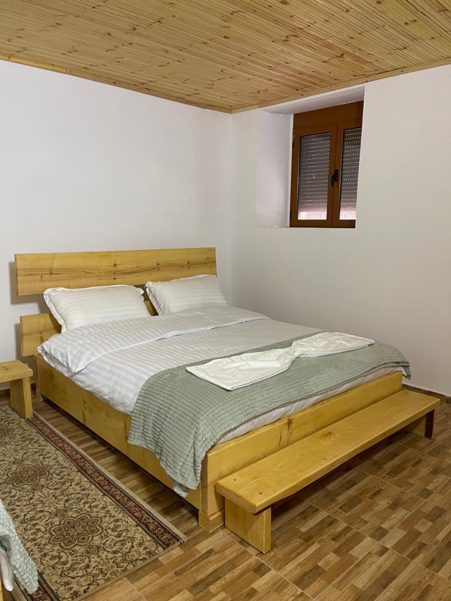 Ardjon House Hostel Berat Exterior foto